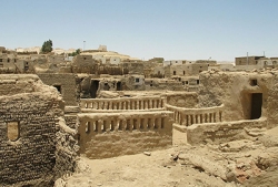 Viaje de Luxor a Kharga Oasis Safari en Desierto Egipcio